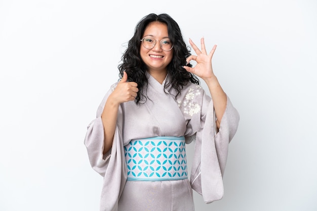 klient trzymający haft